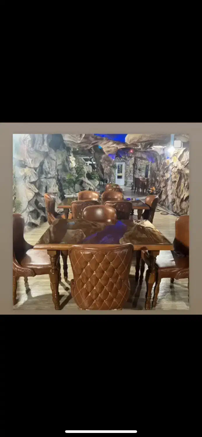 تعدادی میز و صندلی چرم|میز و صندلی غذاخوری|سیرجان, |دیوار