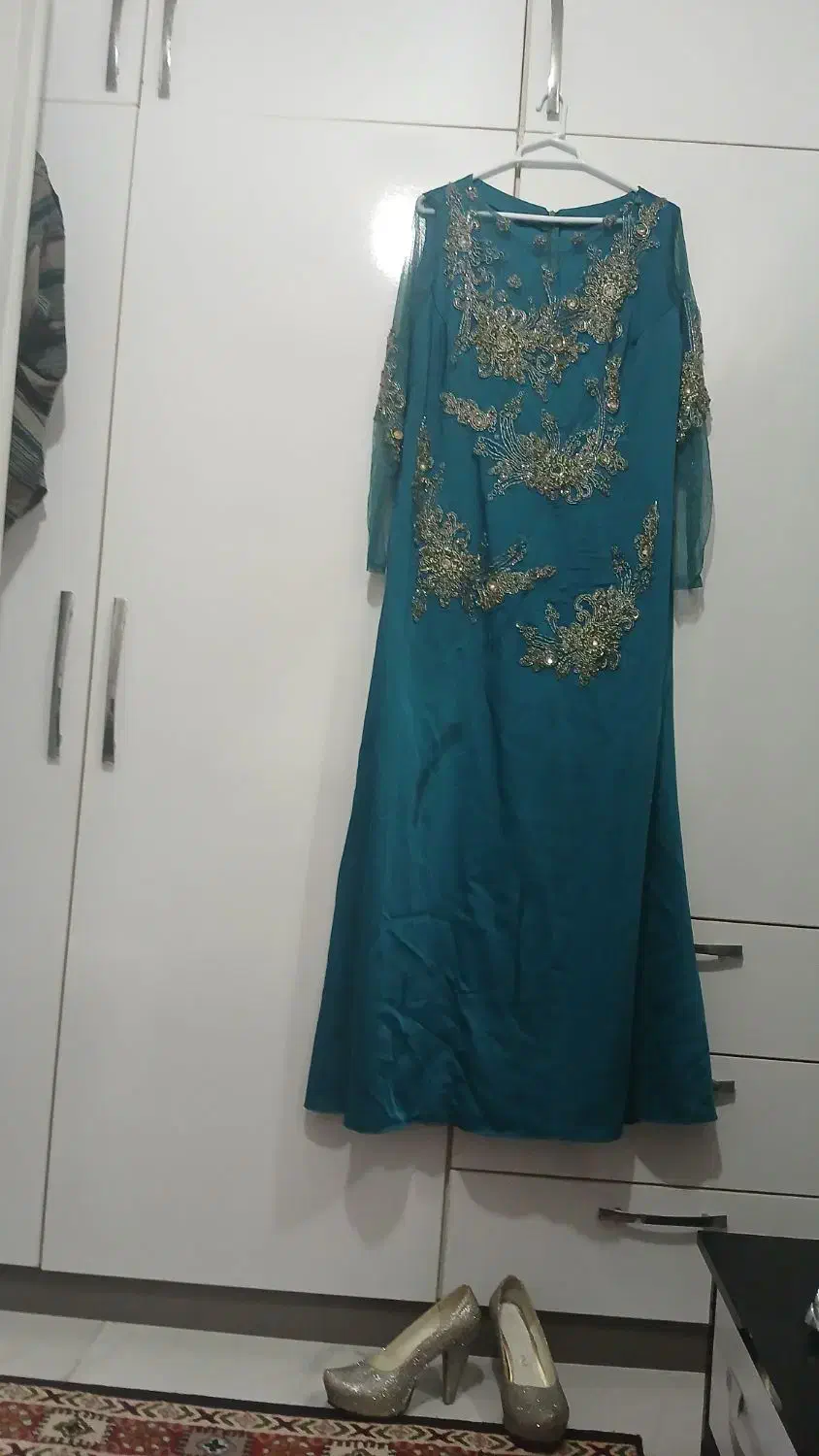 لباس مجلسی با کفش دودست|لباس|رشت, فلسطین|دیوار