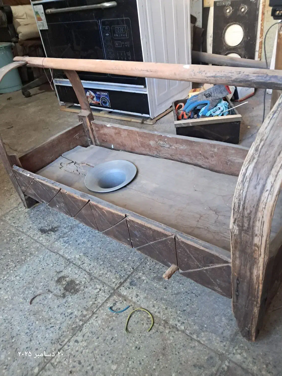 گهواره قدیمی یا گاهره|کلکسیون اشیاء عتیقه|نوشهر, |دیوار