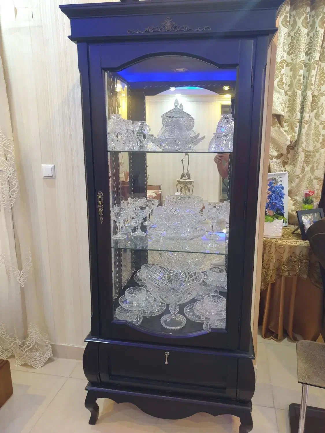 تخت خواب ،میز آرایش ،بوفه ،آینه شمدان ،کمد|بوفه، ویترین، کنسول|پاکدشت, پاکدشت (مامازند)|دیوار