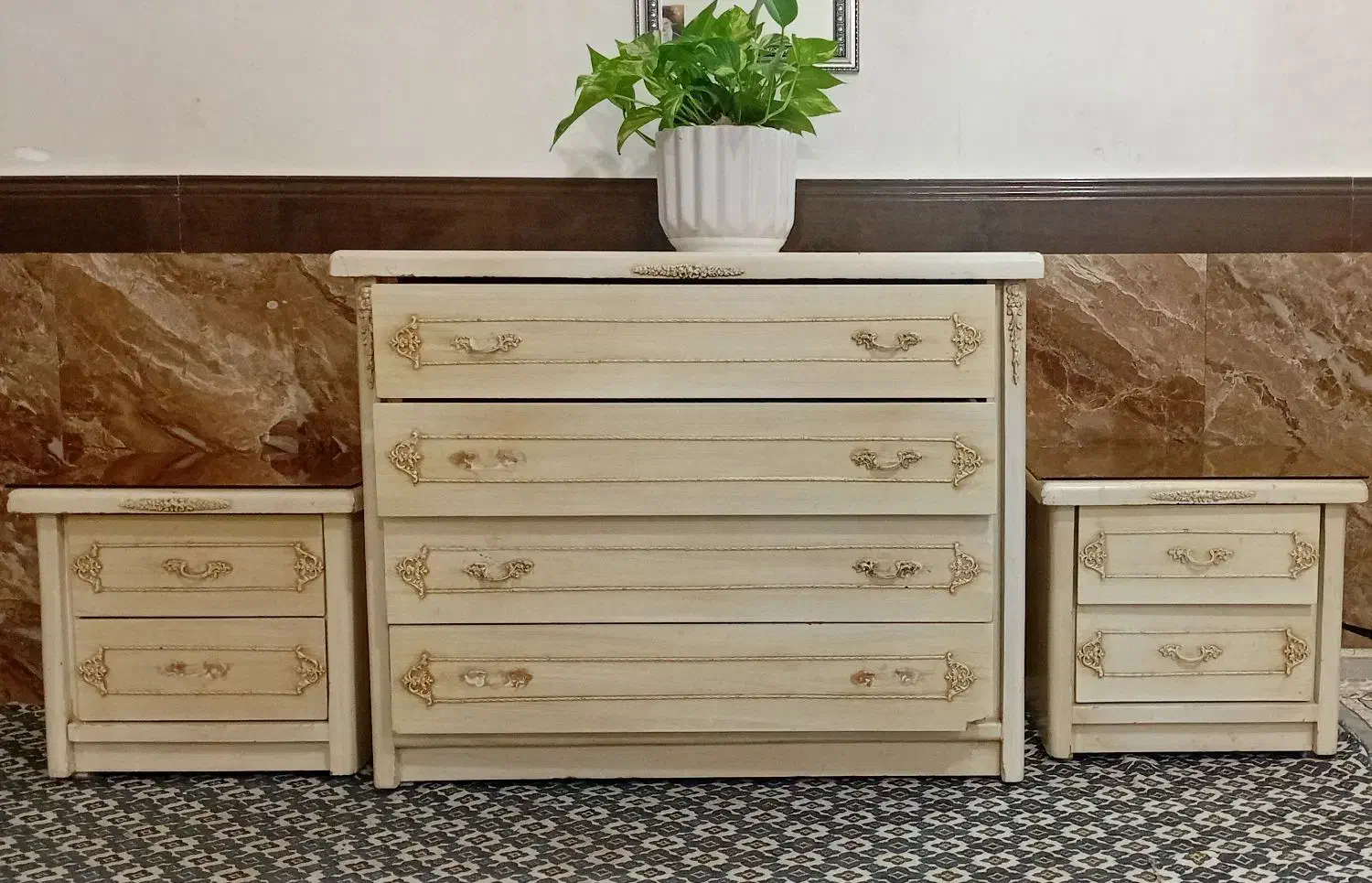 یک دراور ودوتا پاتختی تمیز|جاکفشی، کمد، دراور|مشهد, پنجتن|دیوار