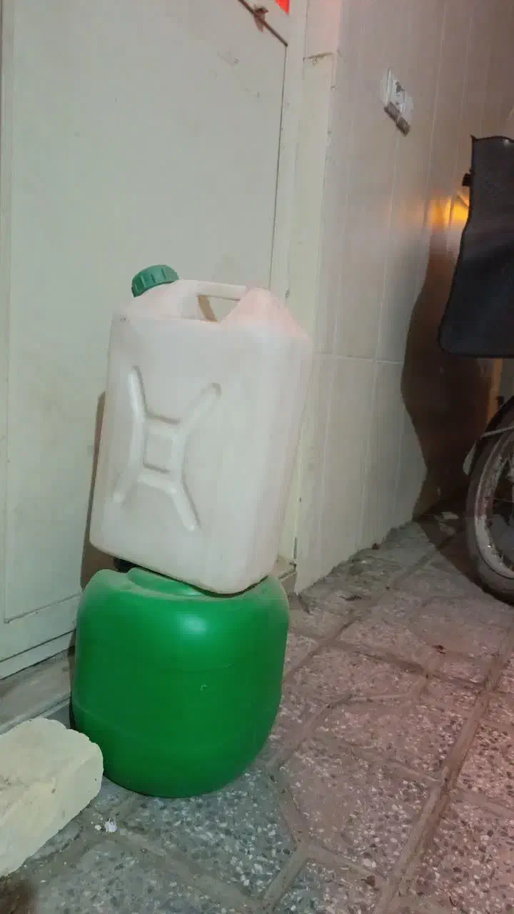 قمقمه و ده لیتری|ظروف نگهدارنده، پلاستیکی، یک‌بارمصرف|فلاورجان, |دیوار