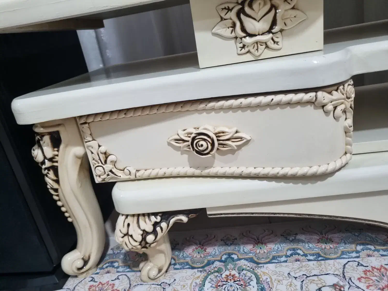 جاکفشی میز تی وی|میز تلویزیون|اندیشه, اندیشه فاز ۵|دیوار