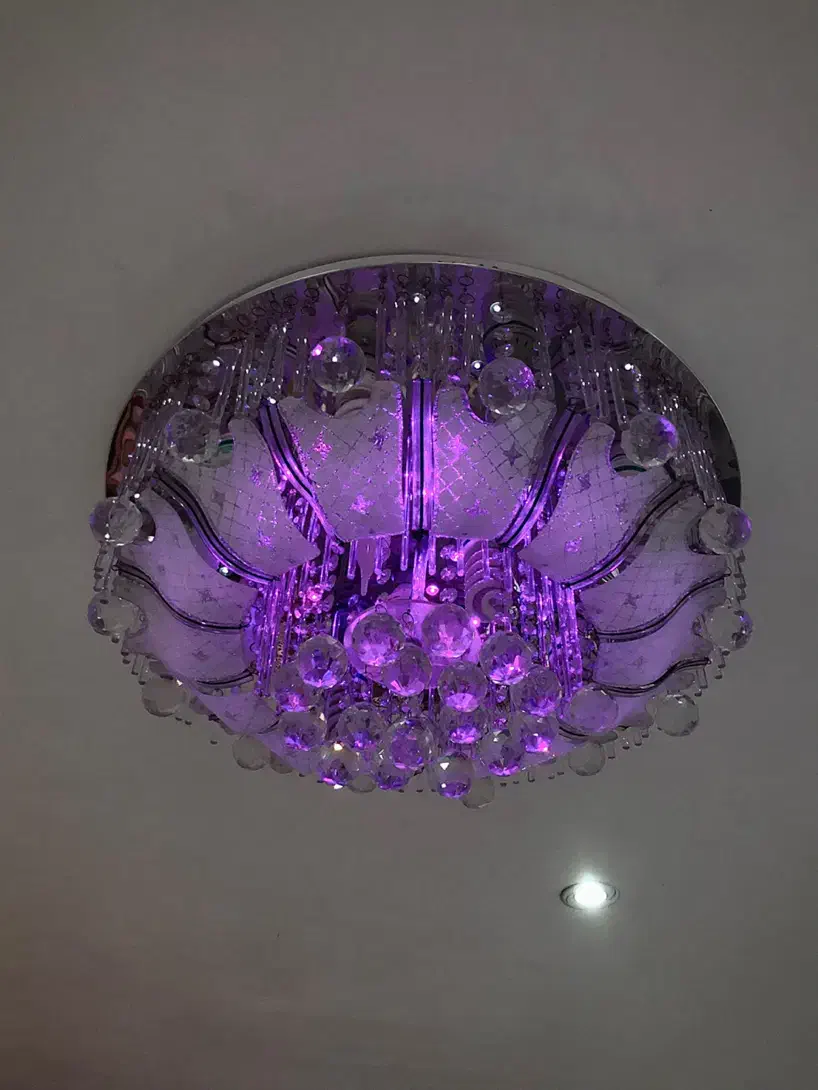 لوستر کریستالی بزرگ|لوستر و چراغ آویز|رشت, فلسطین|دیوار