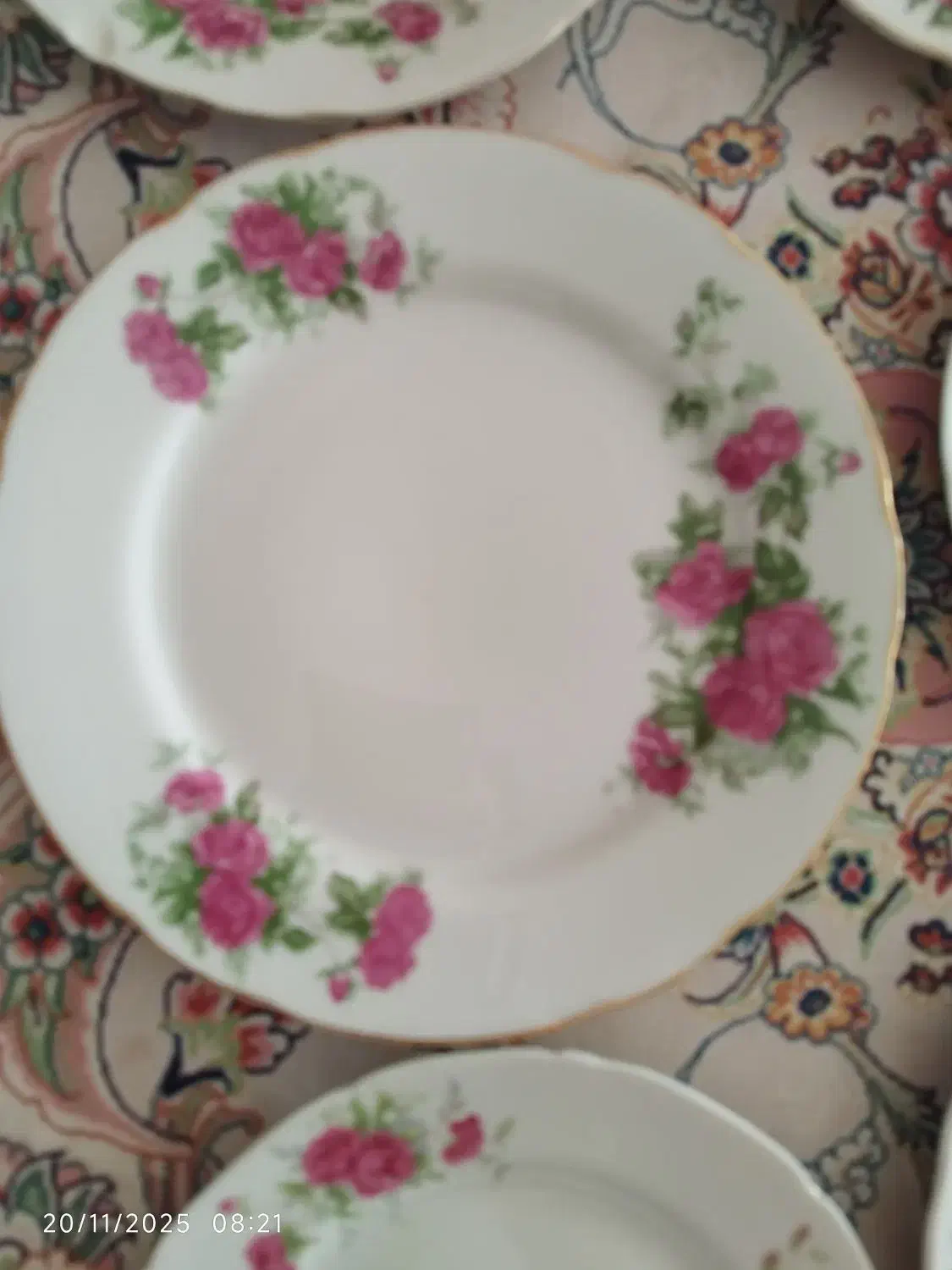 تعداد زیادی بشقاب آنتیک قدیمی|کلکسیون اشیاء عتیقه|ملایر, |دیوار