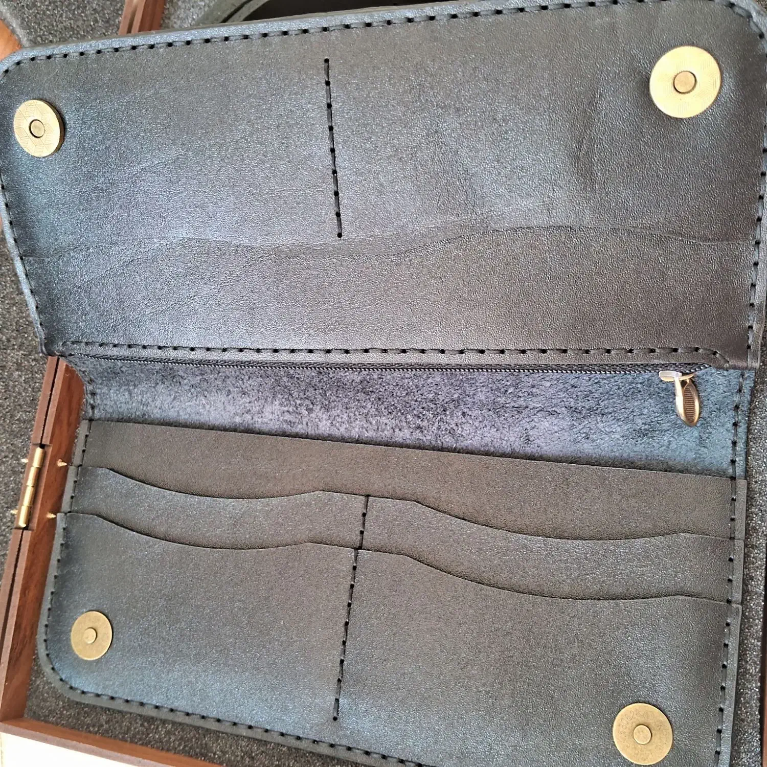 فاز4شمال|کیف، کفش، کمربند|پرند, فاز ۴|دیوار