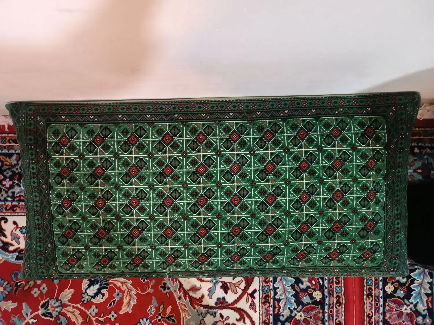 پشتی کاملا سالم|پشتی|یزد, |دیوار