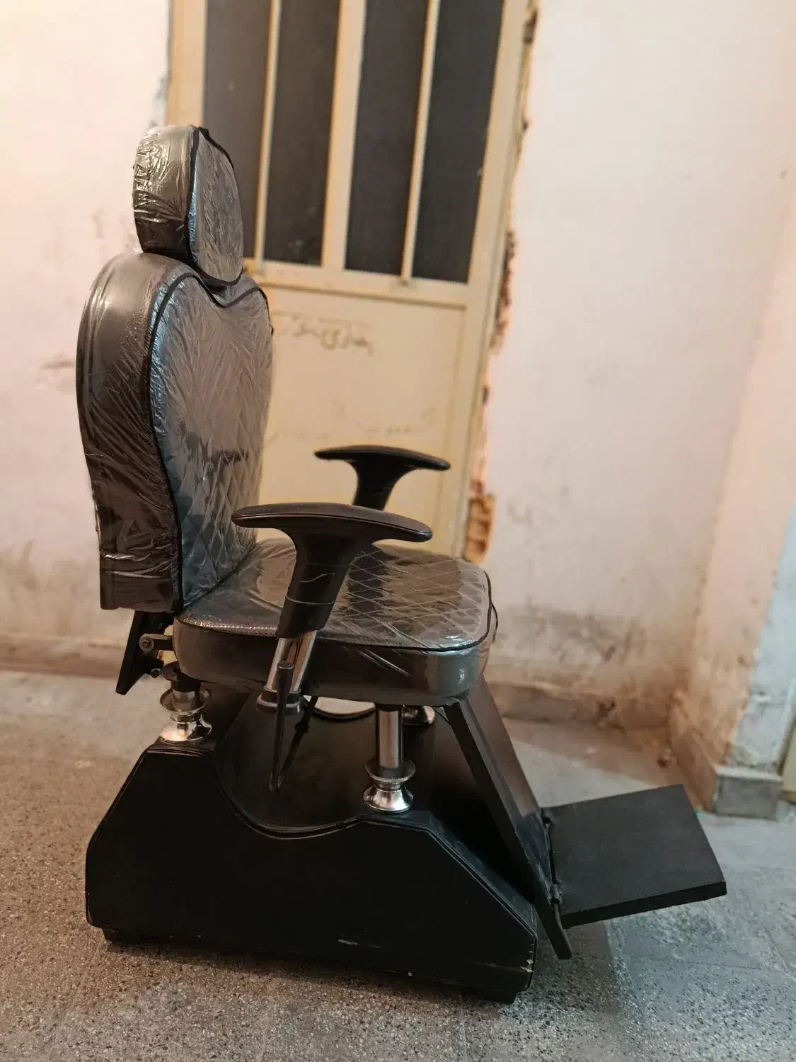 صندلی آرایشگاهی|آرایشگاه و سالن‌های زیبایی|بروجرد, |دیوار