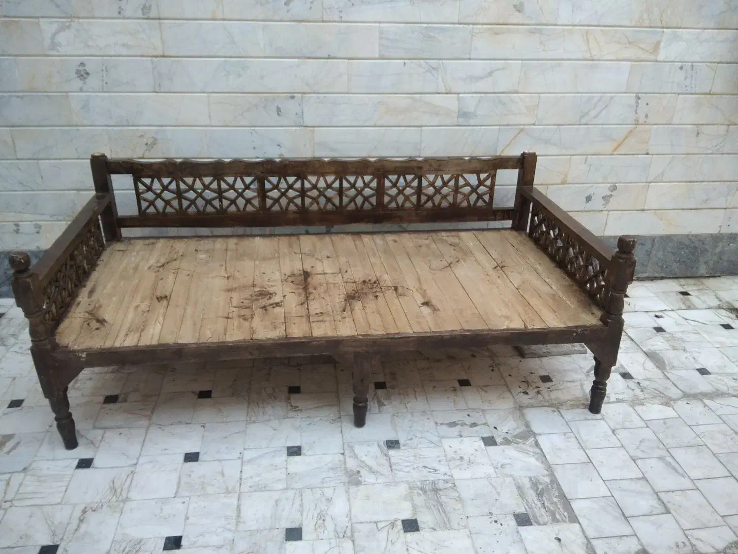 تخت سنتی|تخت و سرویس خواب|قم, باغ شریفی|دیوار