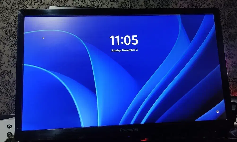 مانیتور 21 Princeton|قطعات و لوازم جانبی رایانه|پرند, فاز ۶|دیوار