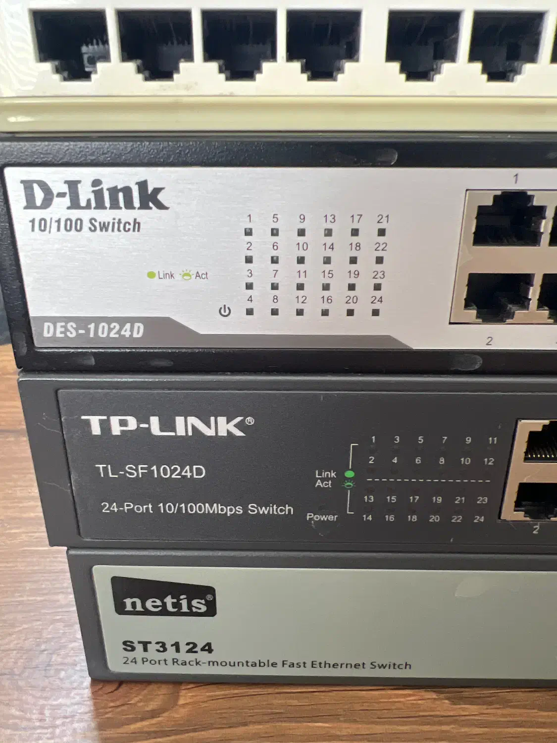 سوییچ۲۴ پورت و ۸ پورت|مودم و تجهیزات شبکه|شیراز, سفیرشمالی|دیوار