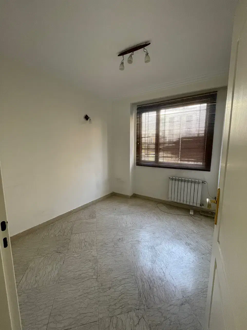 جلف پشت پارک ۷۲متر ۲خ با امکانات