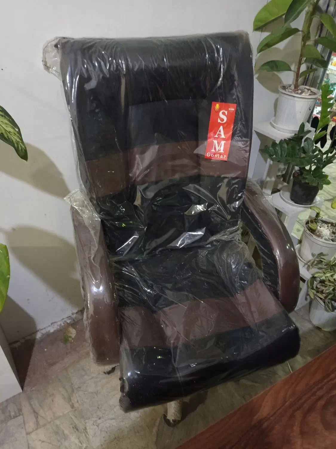 صندلی اداری و میز مدیریت|دفتر کار|بومهن, |دیوار