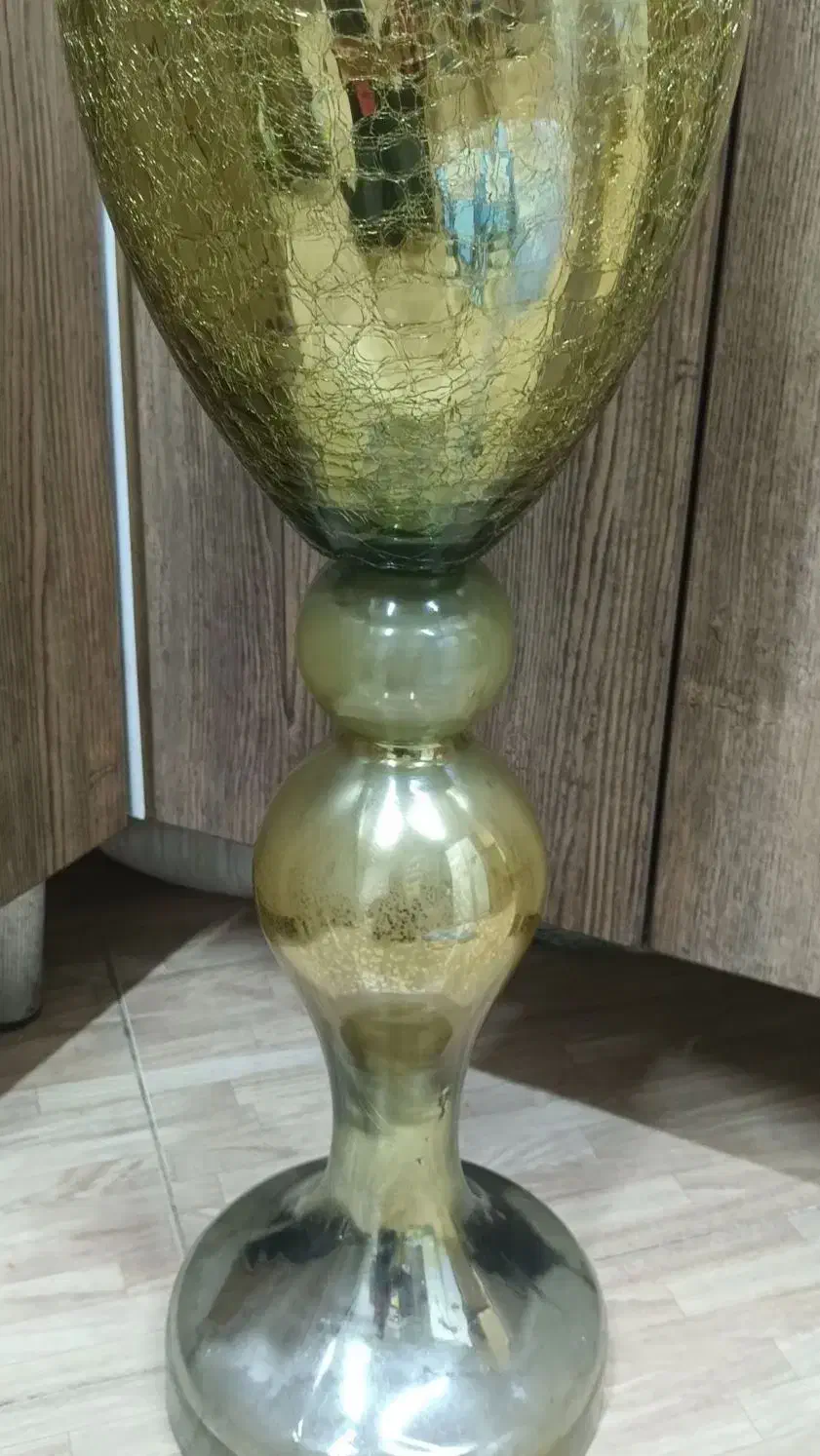 گلدان طلایی بلند|صنایع دستی و سایر لوازم تزئینی|اندیشه, اندیشه فاز ۱|دیوار