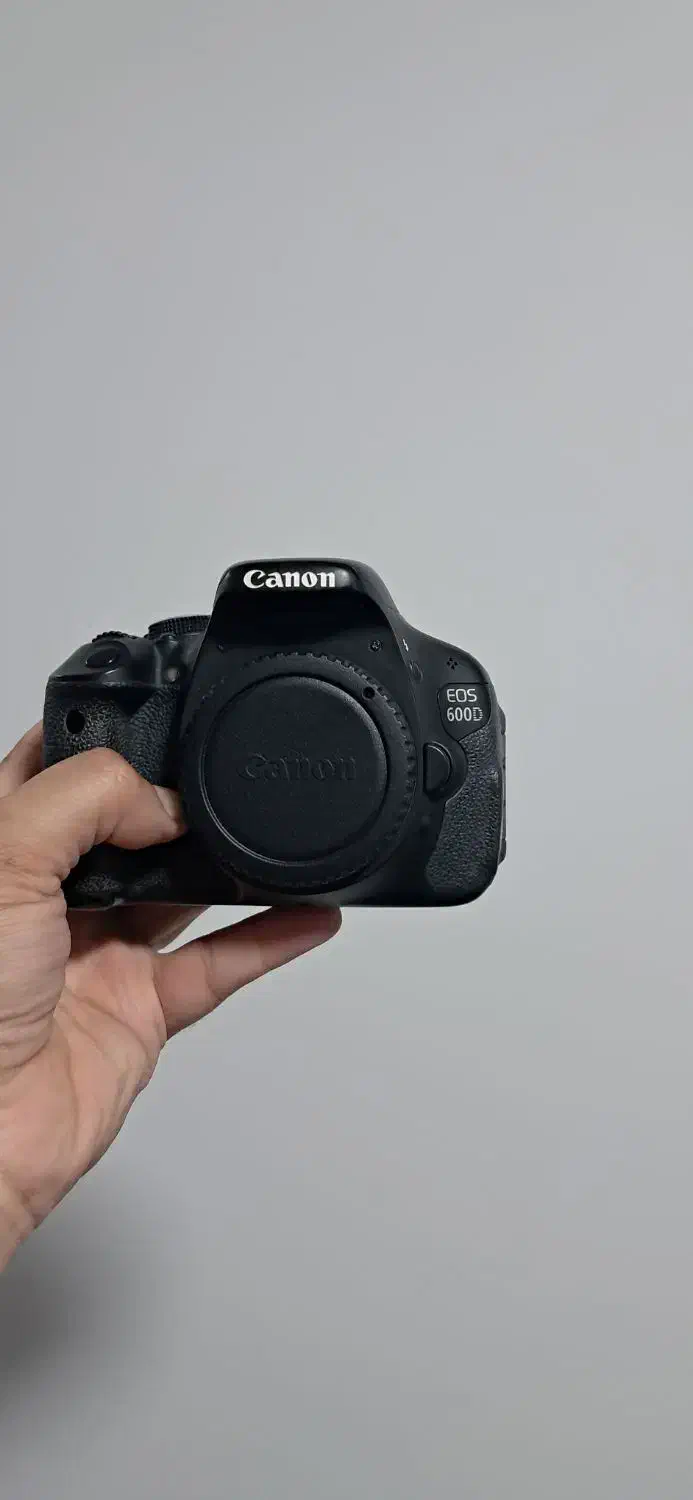 بدنه دوربین ۶۰۰دی خیلی کم شات(۳۹۰۰)|دوربین عکاسی و فیلم‌برداری|بندرعباس, |دیوار