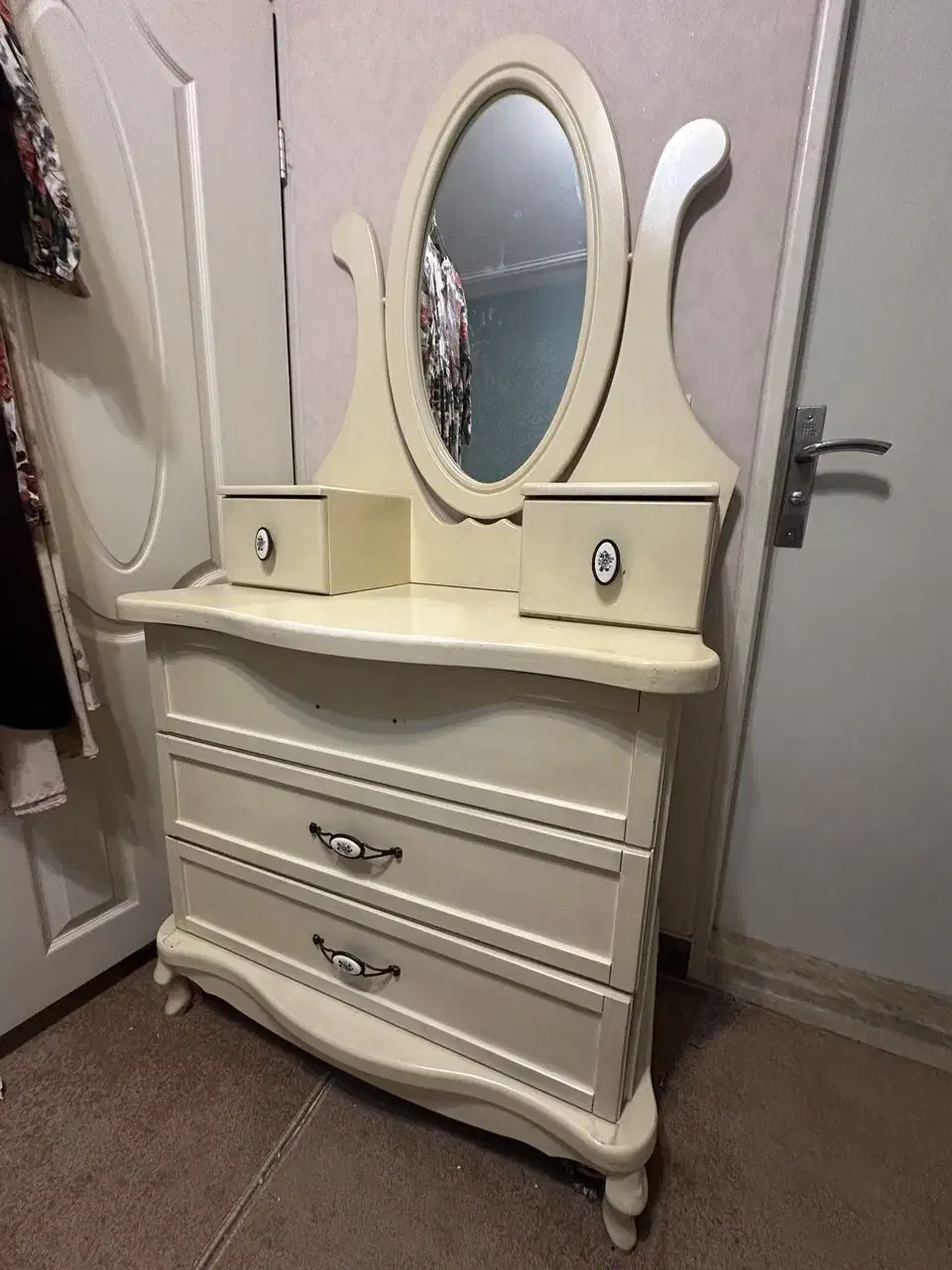 سرویس خواب نوجوان. تخت خواب، میز آرایش. تشک تخت|تخت و سرویس خواب|تهران, جی|دیوار