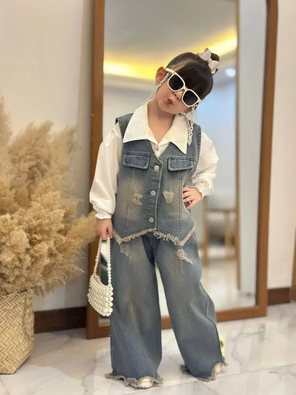 لباس زیبا|لباس|قم, وادی السلام|دیوار