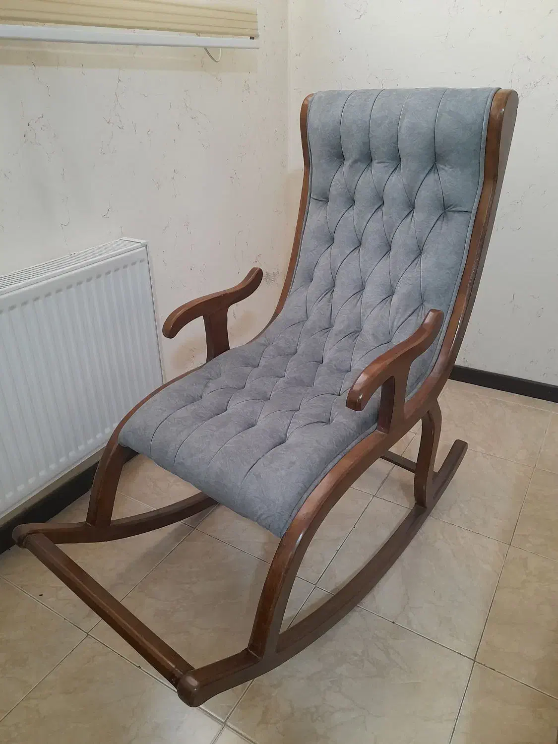 صندلی راک ،( مادربزرگ )چستر دار|صندلی و نیمکت|صدرا-فارس, فاز ۲|دیوار