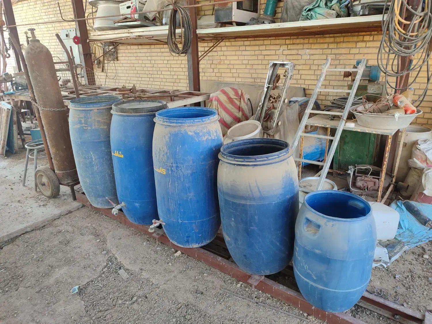 بشکه عرقیجات|ظروف نگهدارنده، پلاستیکی، یک‌بارمصرف|شیراز, شهرک امیر کبیر|دیوار