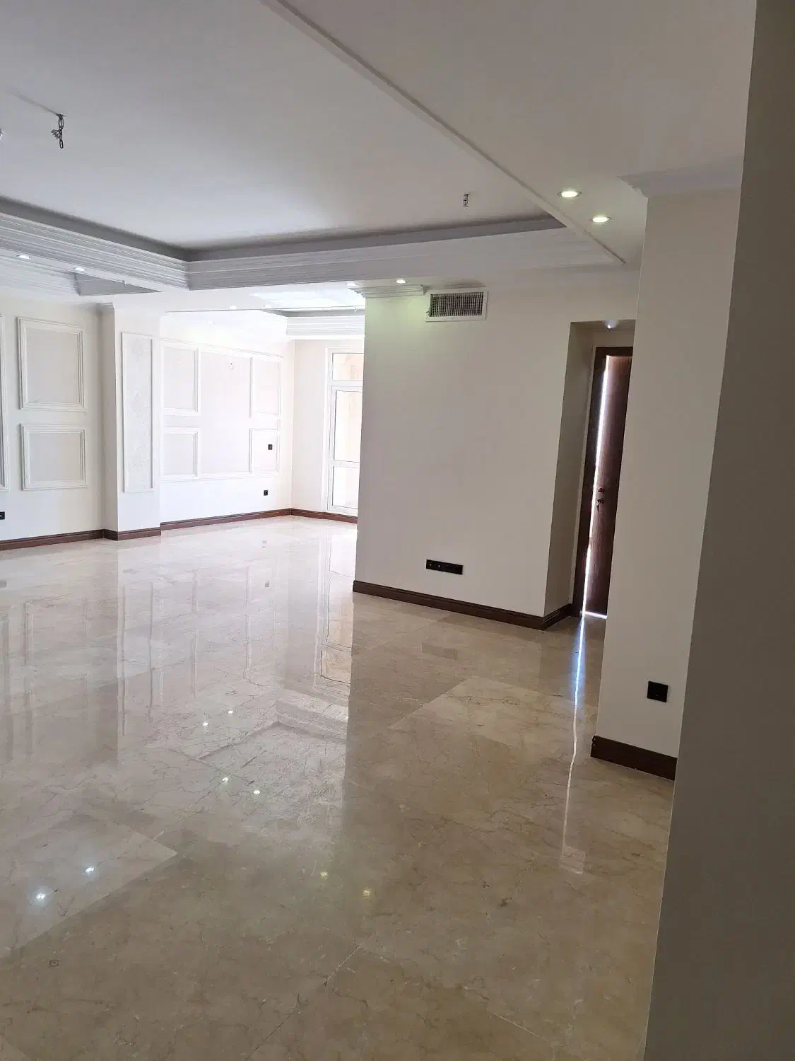 ۱۳۰ متر  دو خواب نوساز شهران جنوبی