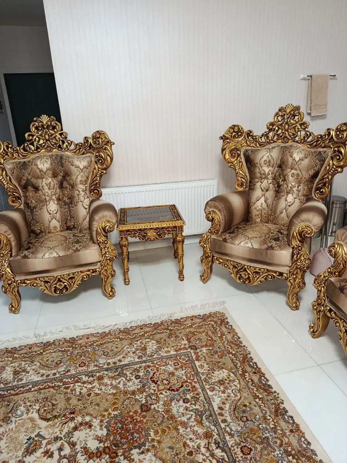 مبل سلطنتی چوب درجه یک 9نفره|مبلمان خانگی و میز عسلی|مشهد, چهارچشمه|دیوار