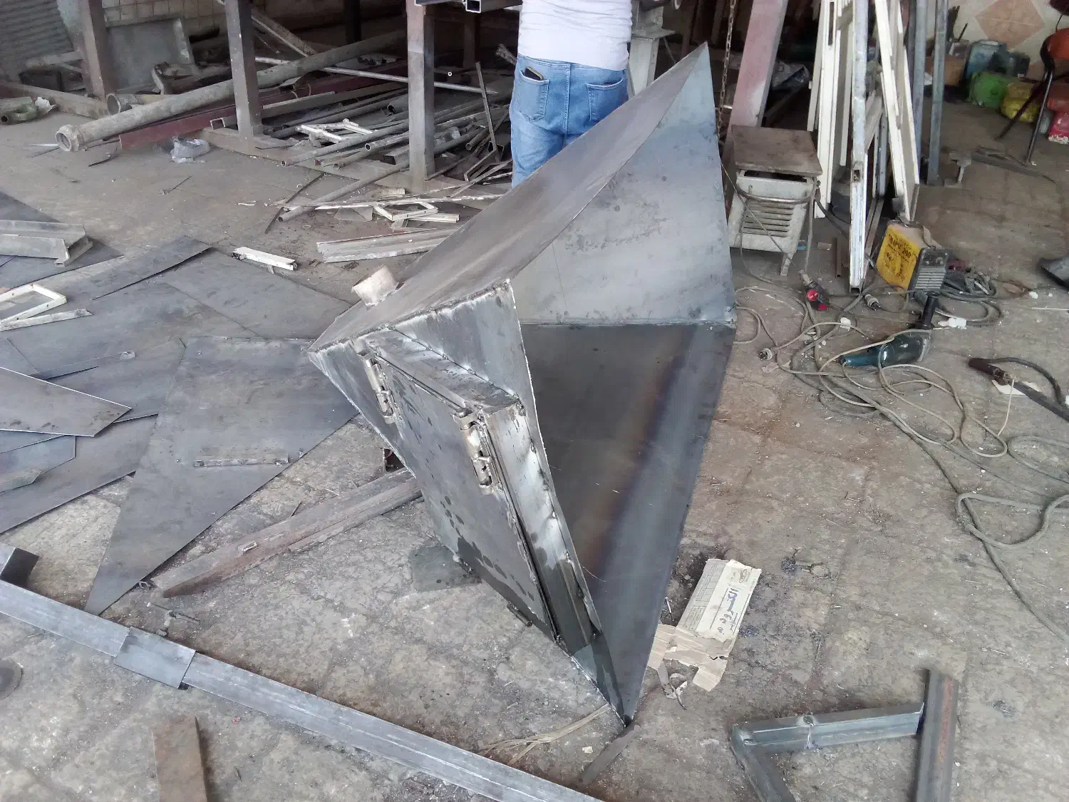 مغازه درب و پنجره سازی آهنی|مصالح و تجهیزات ساختمان|میانه, |دیوار