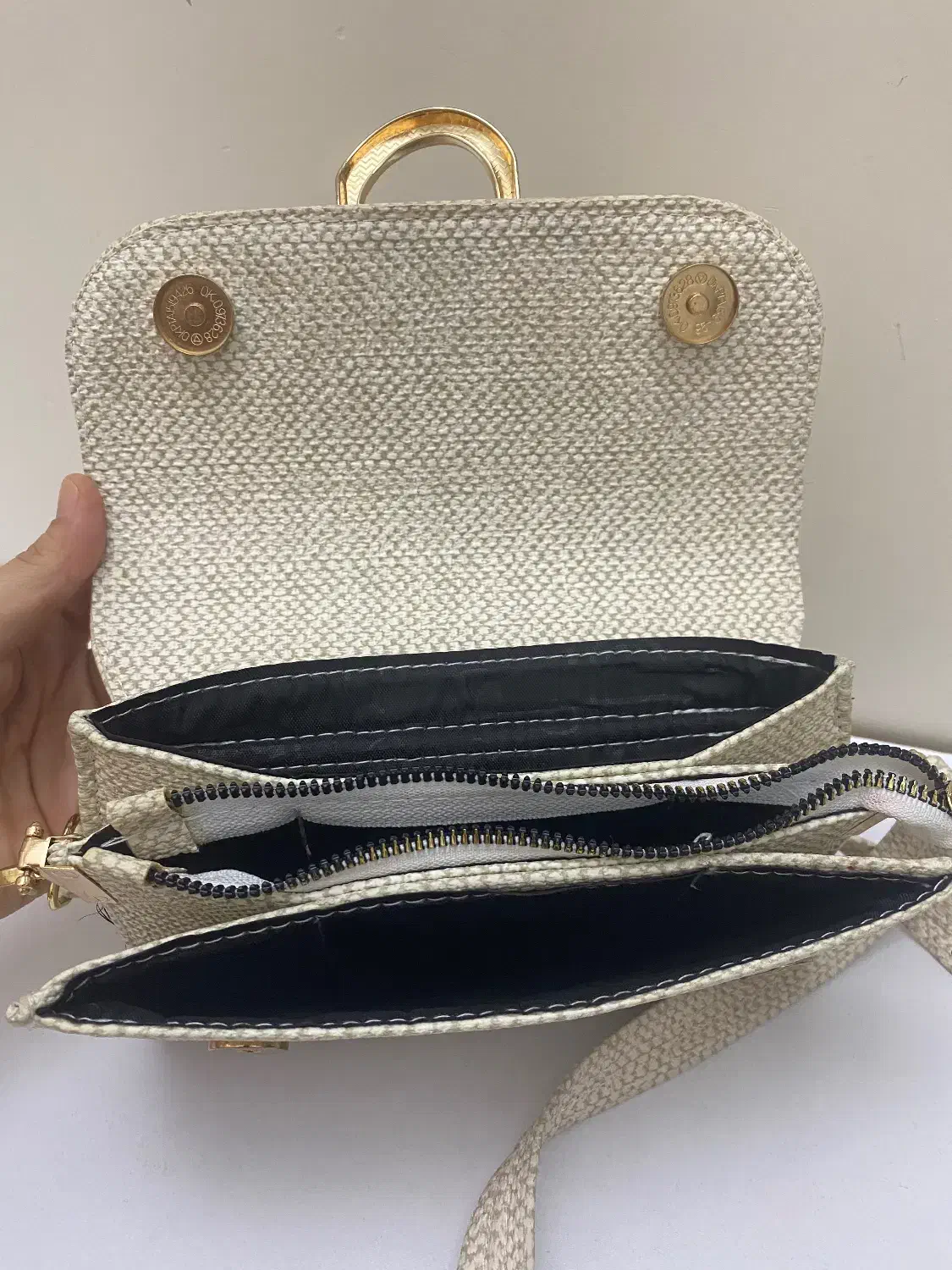 کیف پاسپورتی|کیف، کفش، کمربند|تهران, سبلان (لشگر)|دیوار