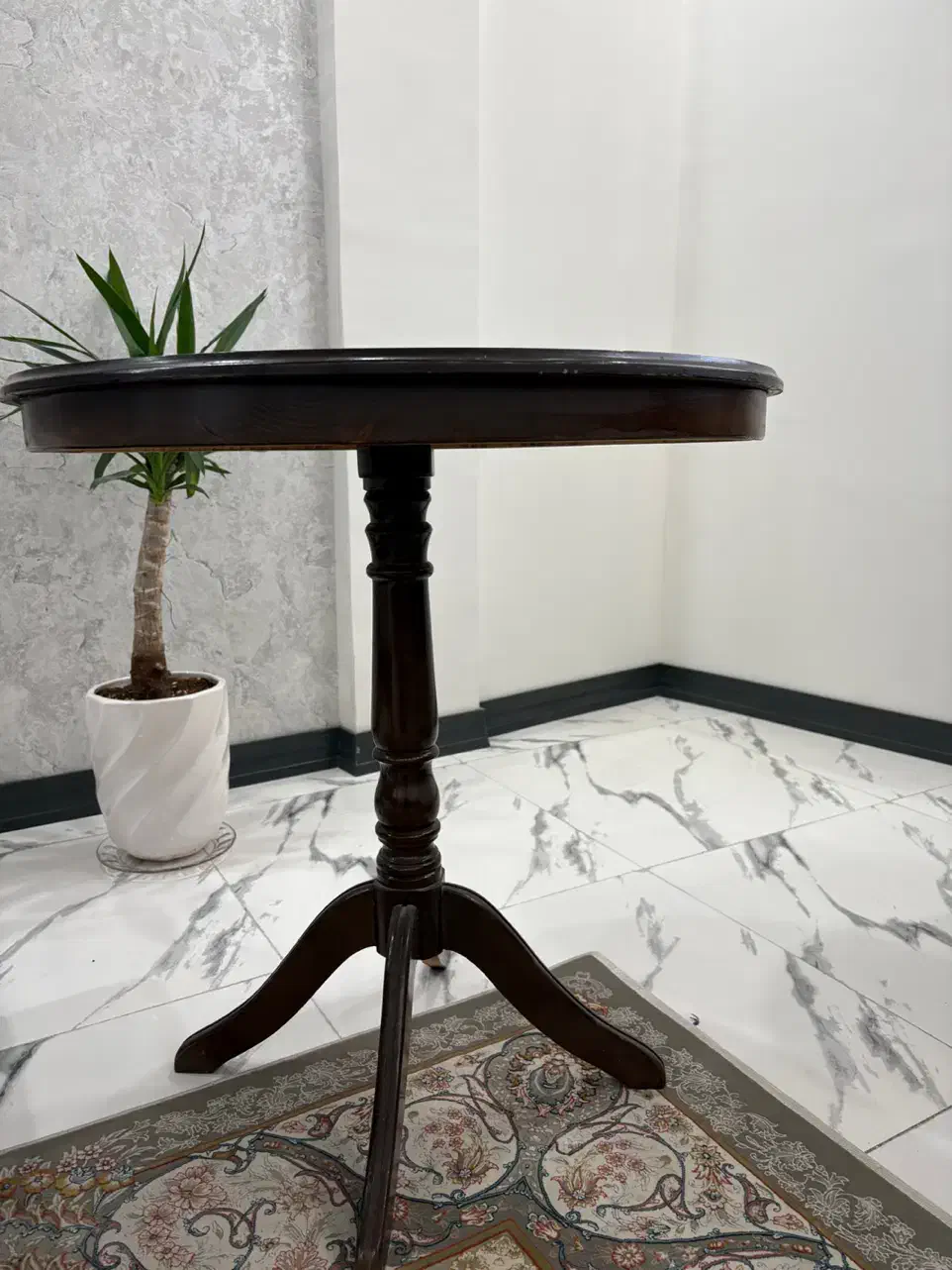 میز|میز و صندلی غذاخوری|بومهن, |دیوار