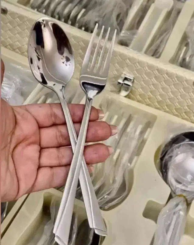 سرویس قاشق چنگال ۲۴ نفره با چمدان یونیک و زولینگ|ظروف سرو و پذیرایی|تهران, جنتآباد جنوبی|دیوار