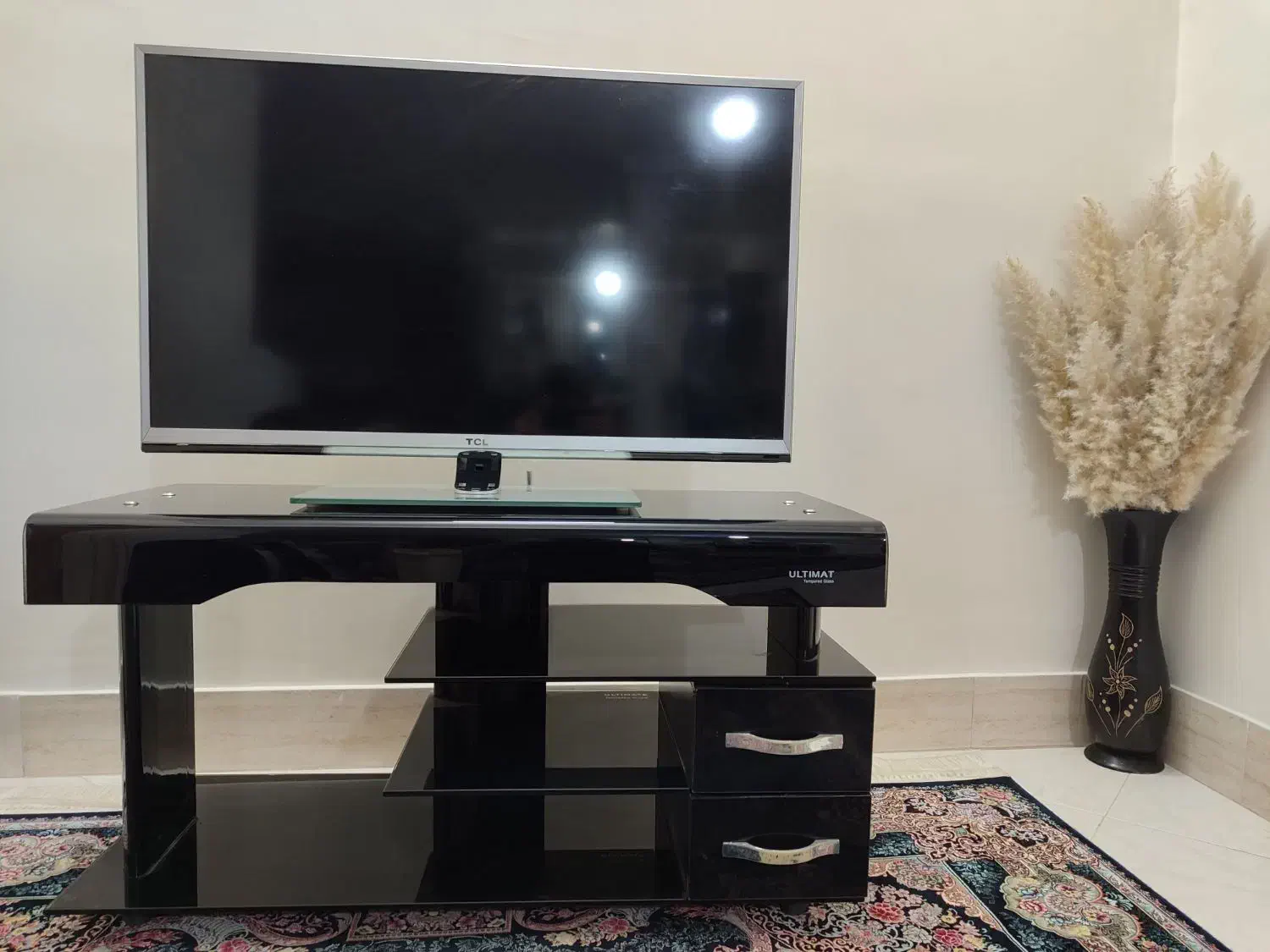 تلویزیون 39 اینج TCL به همراه میز تلویزیون|تلویزیون و پروژکتور|دماوند, گیلاوند|دیوار