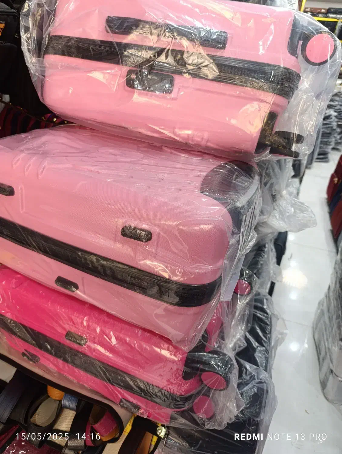 چمدان کیتی|کیف، کفش، کمربند|قم, زاویه|دیوار