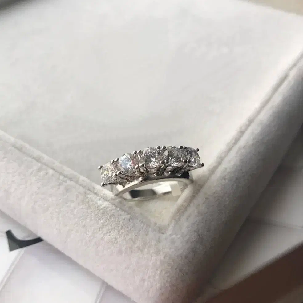 انگشتر پنج نگین برند ژوپینگ|بدلیجات|رشت, معلم|دیوار