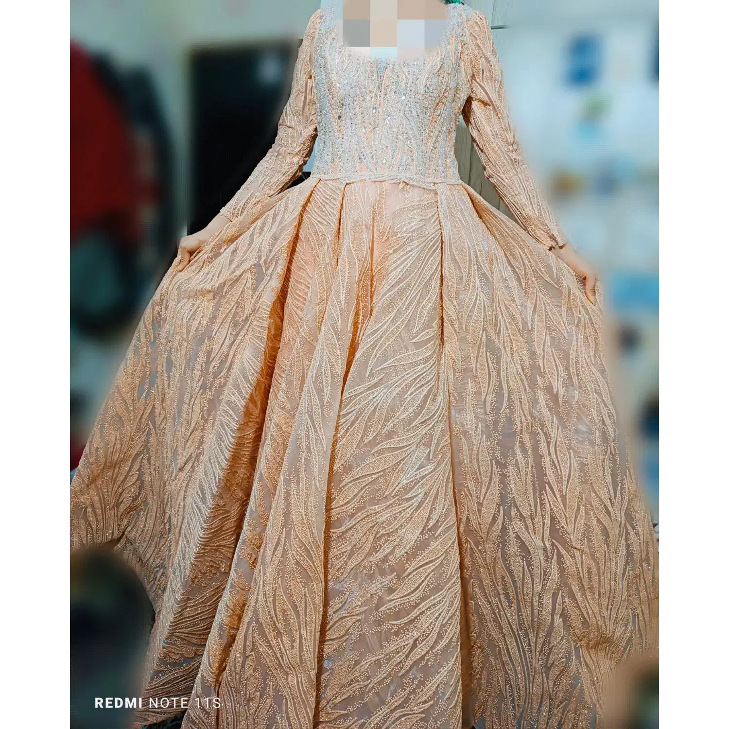 لباس مجلسی|لباس|شیراز, مبعث|دیوار