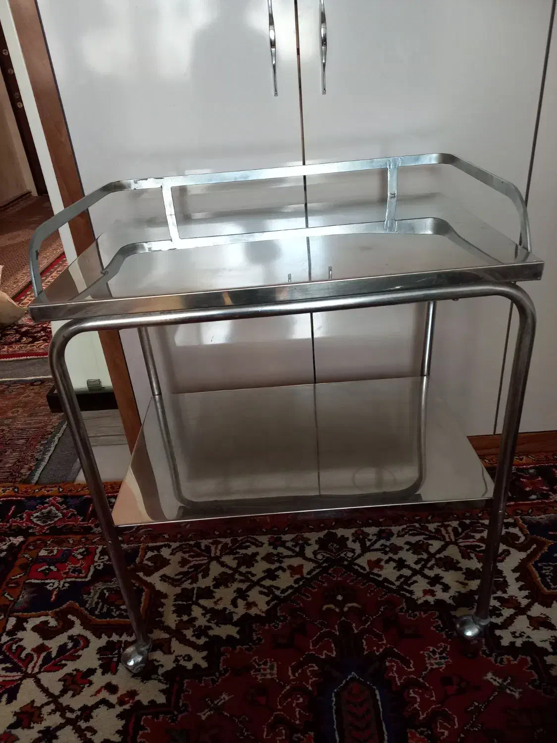 میز استیل دو طبقه قدیمی محکم|مبلمان خانگی و میز عسلی|تبریز, |دیوار