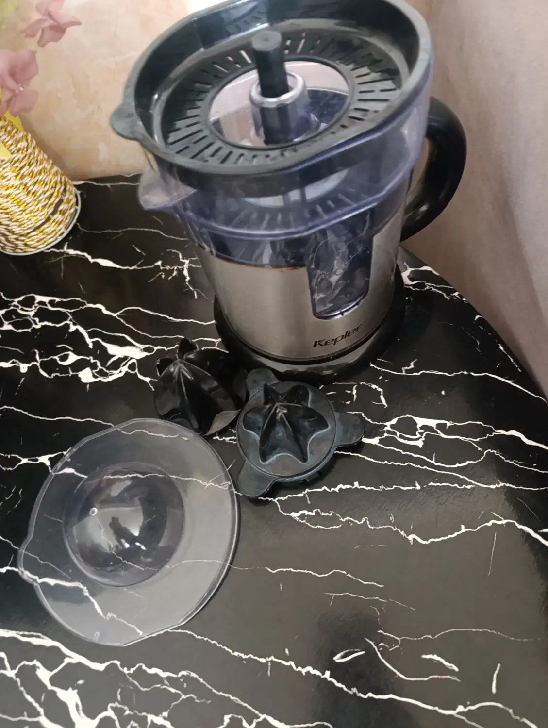 در حد نو|آبمیوه‌گیر و آب‌مرکبات‌گیر|سبزوار, قلعه‌نو دهزار|دیوار