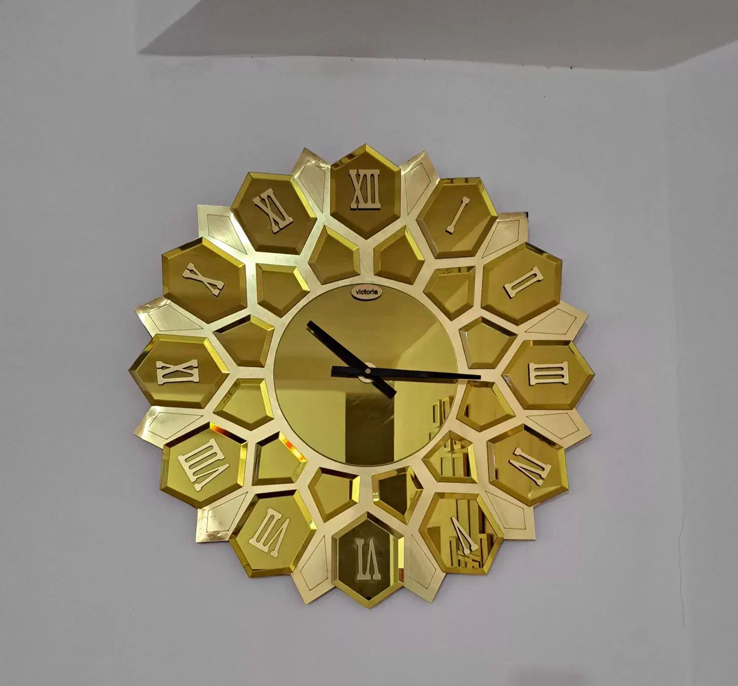 ساعت اینه ای|ساعت دیواری و تزئینی|صحنه, |دیوار