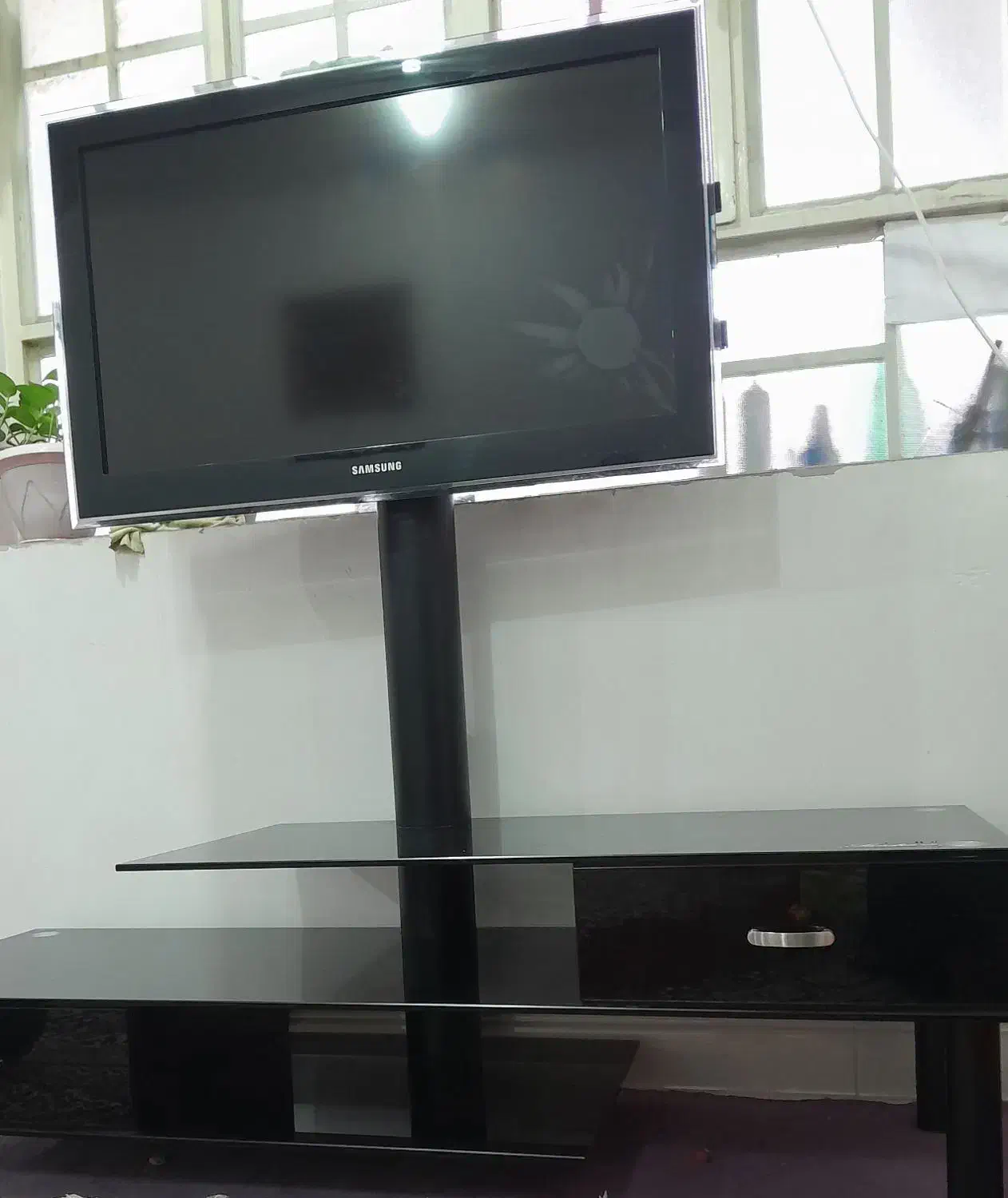 تلویزیون ضربه خورده|تلویزیون و پروژکتور|دزفول, |دیوار