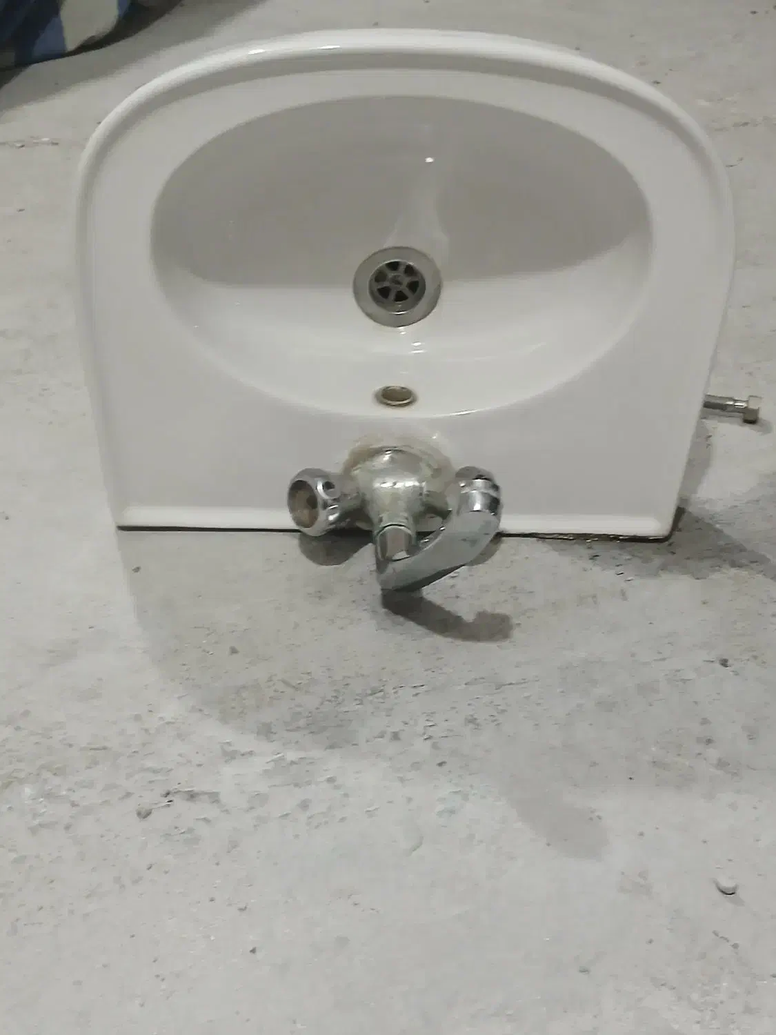 روشوایی با پایه|لوازم سرویس بهداشتی|خرمآباد, |دیوار