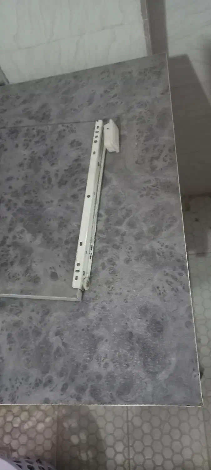 فروش مانیتور همراه میز وصندلی|میز تحریر و کامپیوتر|زاهدان, |دیوار