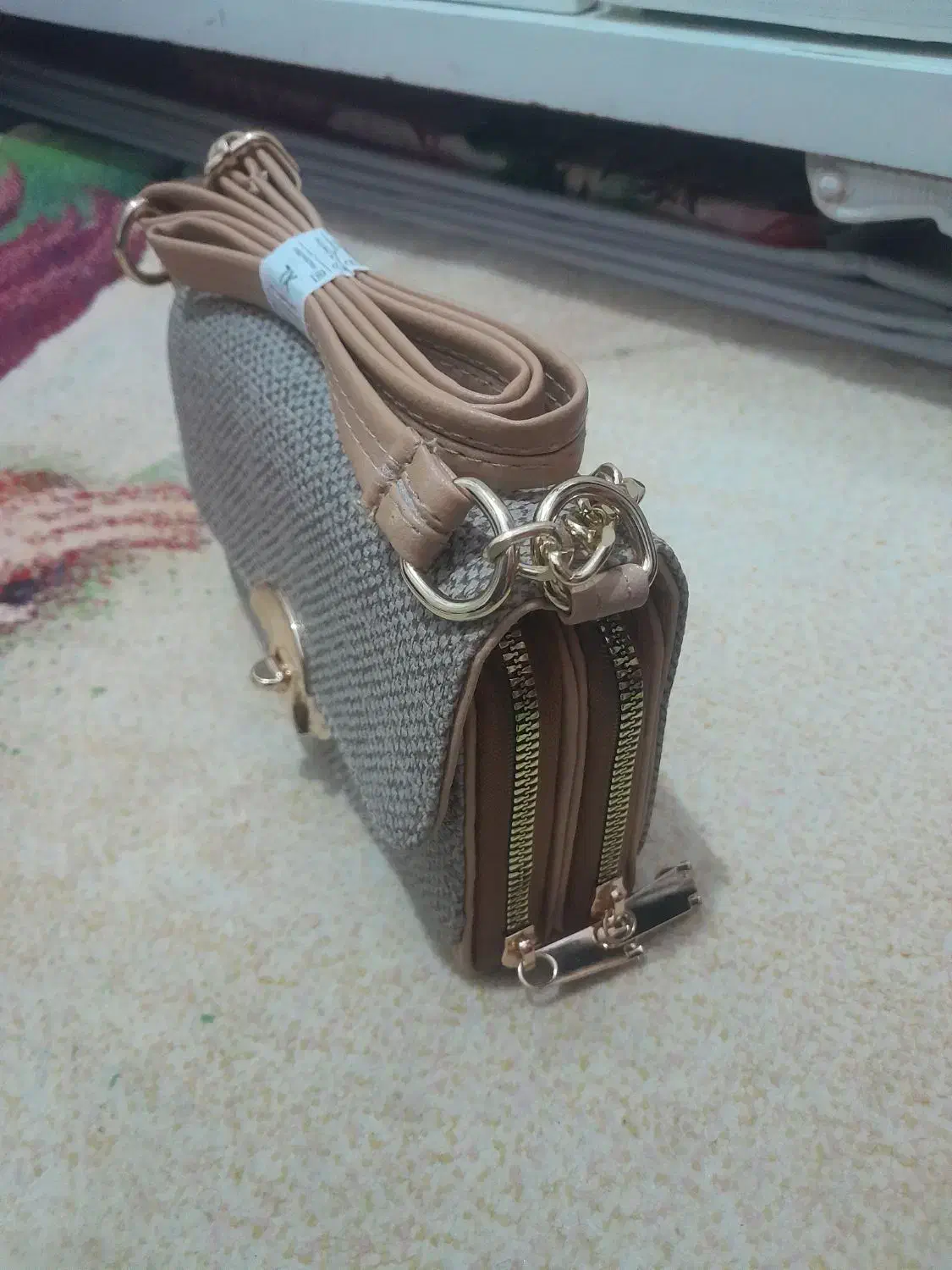 کیف|لباس|مشهد, شهید معقول|دیوار