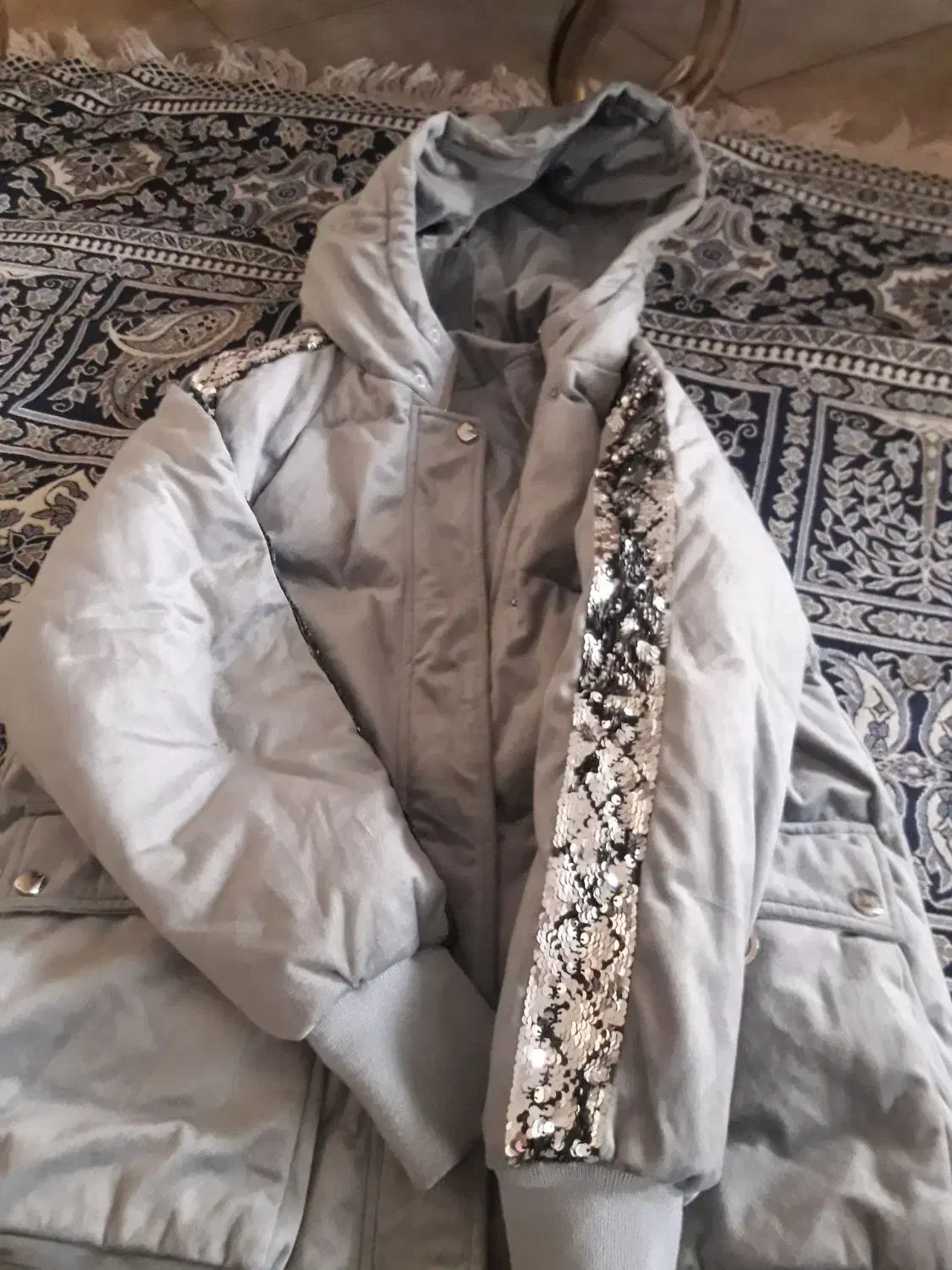 پالتو|لباس|تهران, آهنگ|دیوار