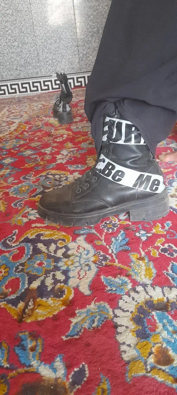 یک عدد پوتین زمستانی مخصوص این فصل یگه|کیف، کفش، کمربند|نهاوند, |دیوار