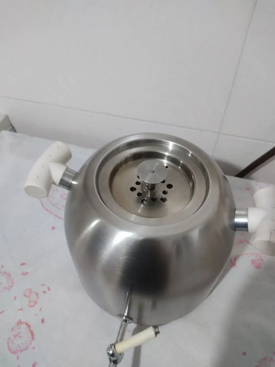 کتری و قوری سماوری درحد نو|قوری، کتری، قهوهساز دستی|قروه, |دیوار