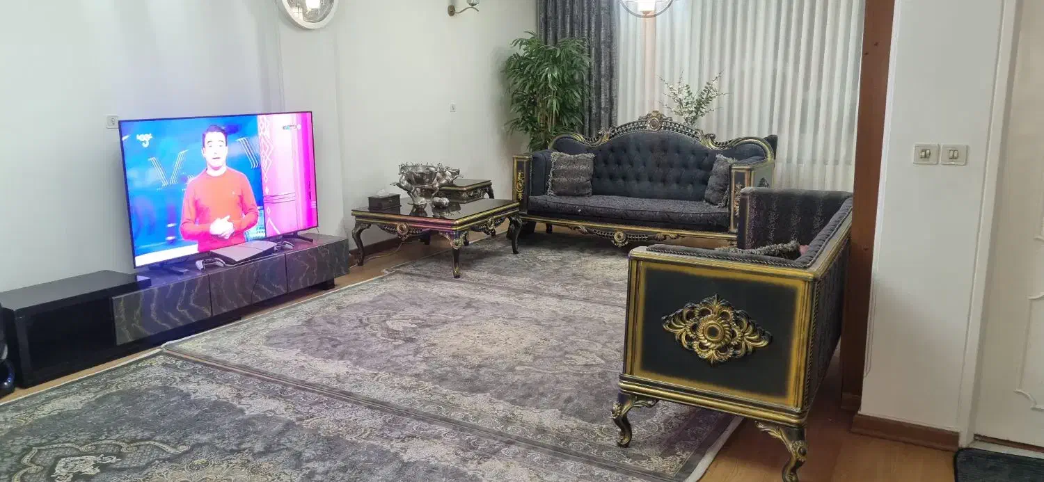 مبل سلطنتی 8نفره ناهار خوردی و میز تی وی|مبلمان خانگی و میز عسلی|تهران, شهرآرا|دیوار