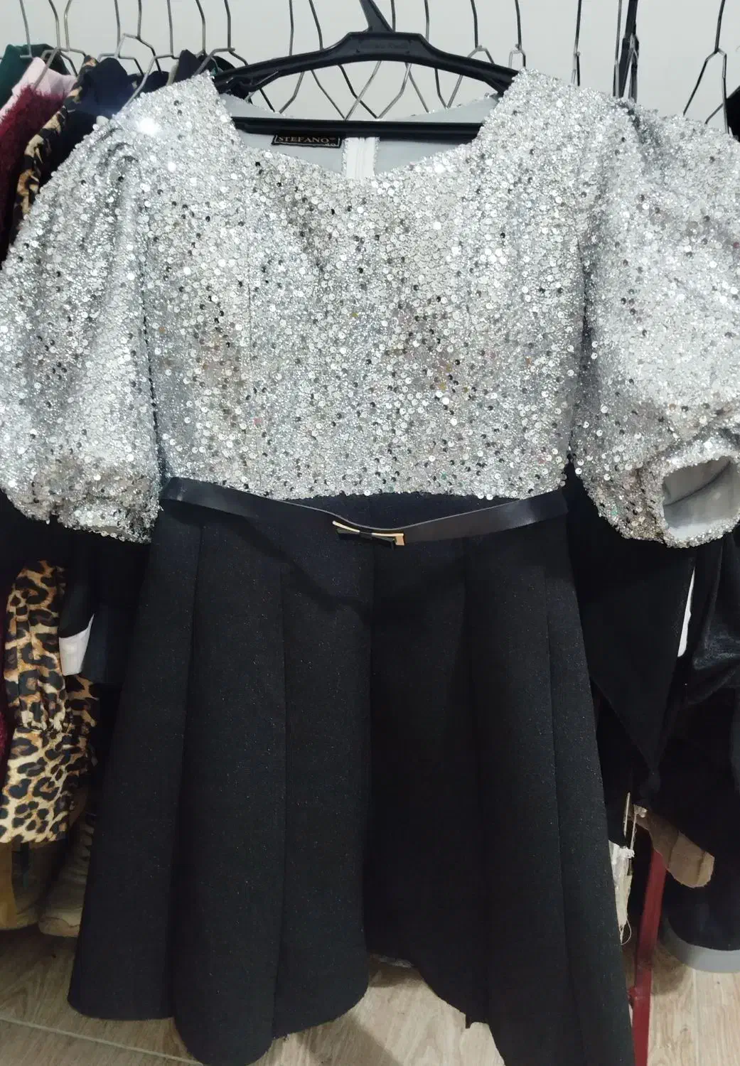 لباس مجلسی|لباس|ورامین, خورین|دیوار