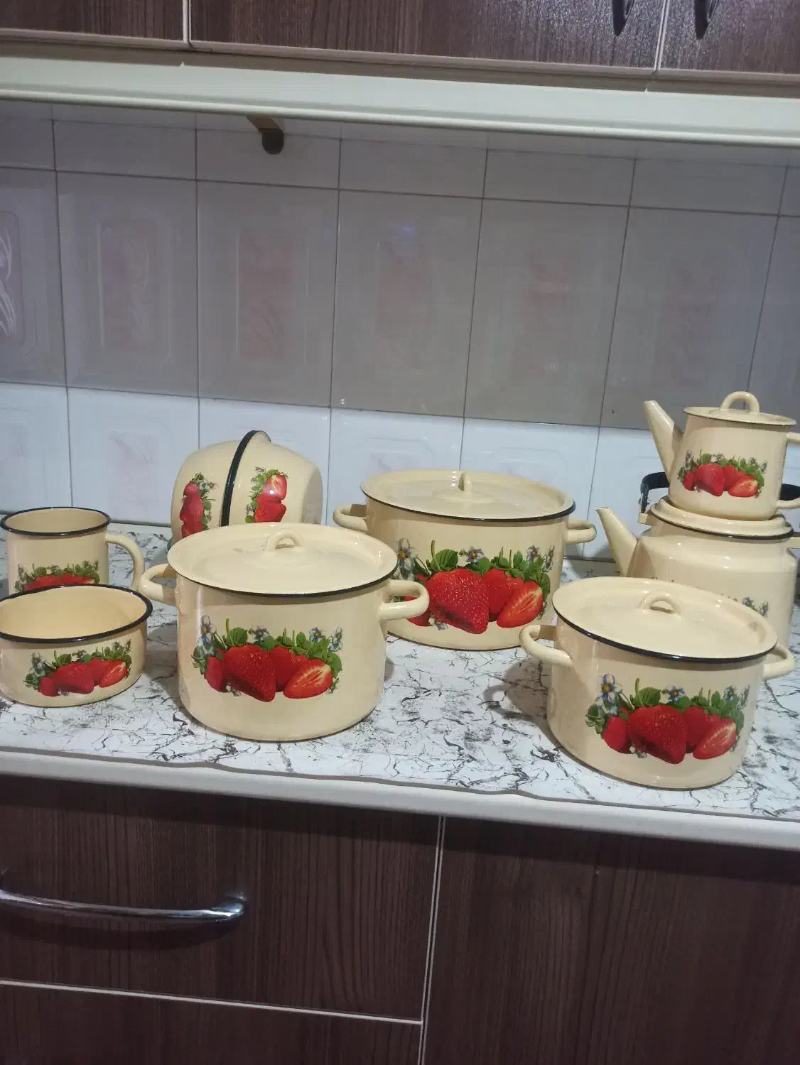 سرویس چدن|ظروف پخت‌وپز|اردبیل, |دیوار