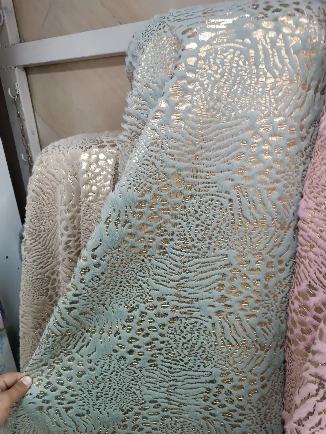 فروش ویژه مخمل طلاکوب کیفیت تضمینی رنگبندی کامل|سرویس روتختی|قم, زنبیل آباد|دیوار