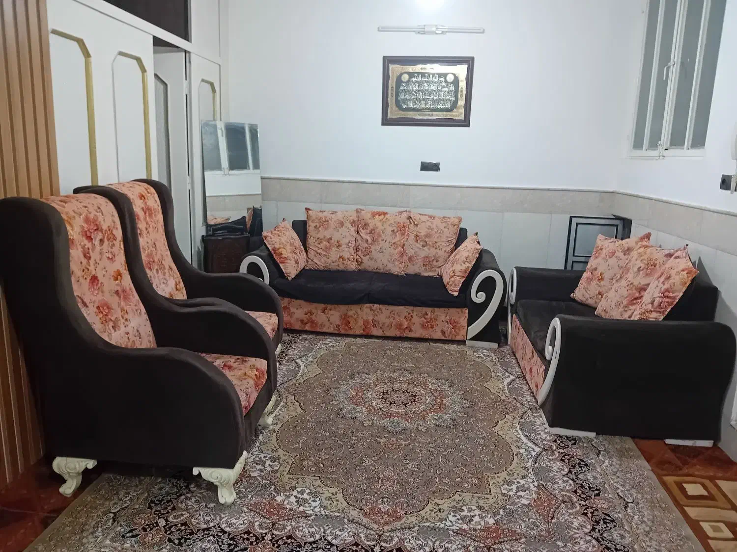 مبل راحتی همراه با جلو مبلی|مبلمان خانگی و میز عسلی|قم, شهر قائم|دیوار