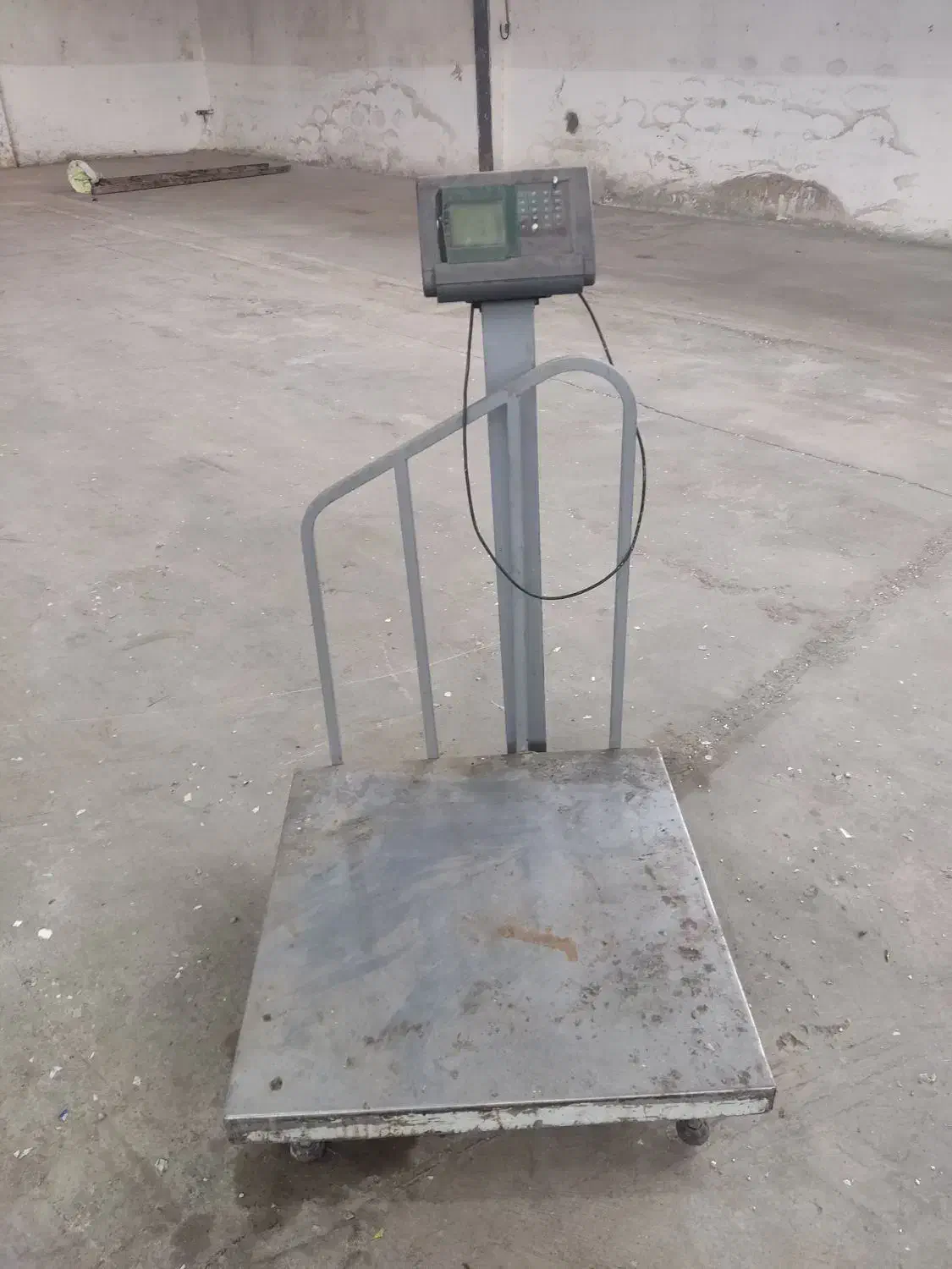 ترازو دیجیتال بزرگ و هواکش قوی  فروش فوری|فروشگاه و مغازه|رشت, لاکان|دیوار
