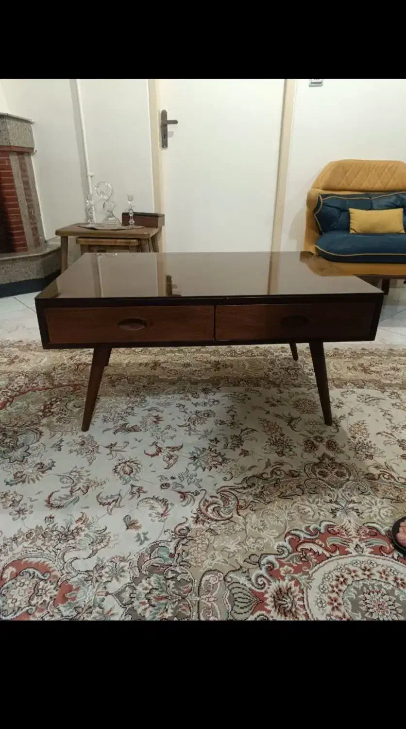 میز وسط در حد نو|بوفه، ویترین، کنسول|ری, جوانمرد قصاب|دیوار